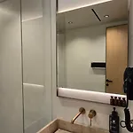 Lion Gate Hotel 3*