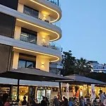 Lion Gate Hotel 3*