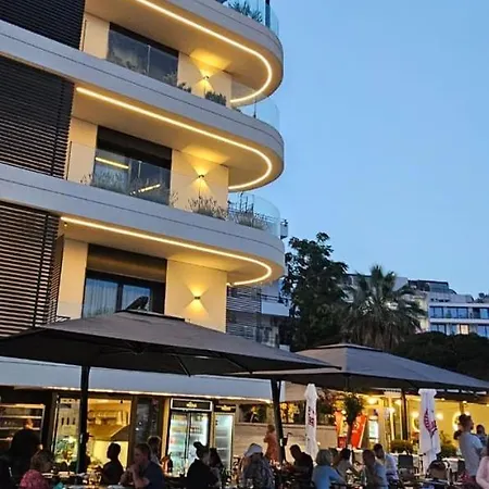 Lion Gate מלון 3*