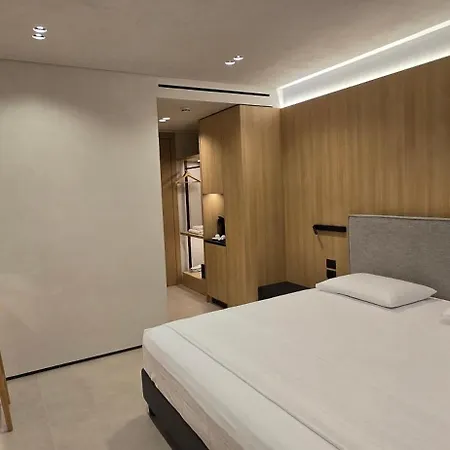 Lion Gate Hotel Sarande