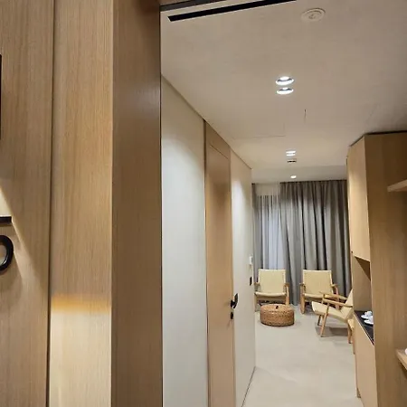 Hotel Lion Gate 3*
