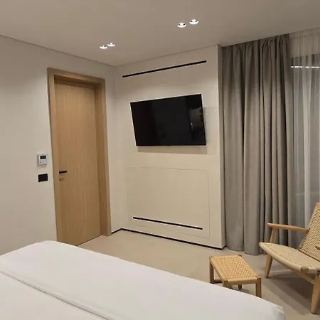 Lion Gate 3* Sarande