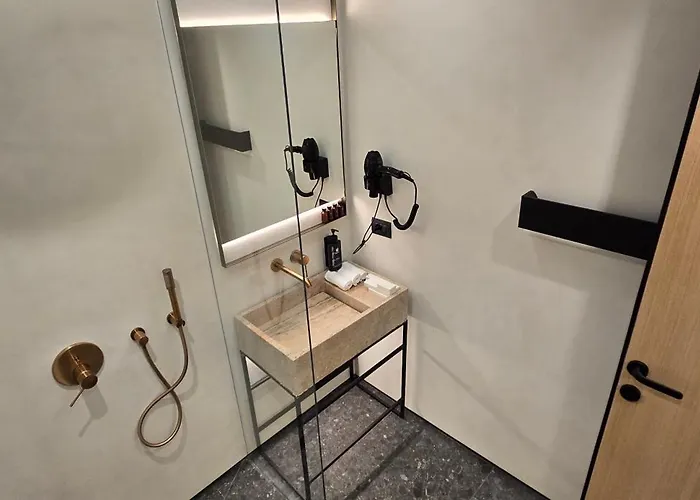 فندق Lion Gate 3*