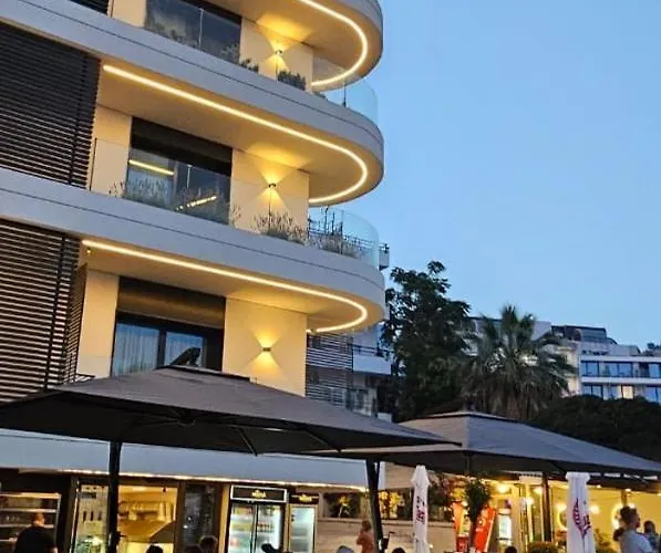 Lion Gate فندق 3*