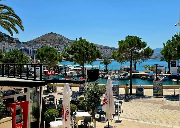 فندق Lion Gate 3*