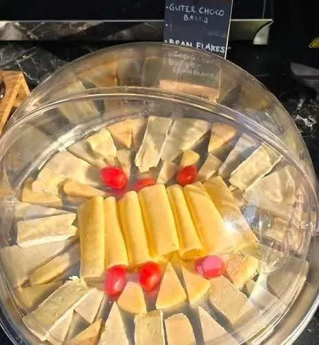 Lion Gate فندق 3*